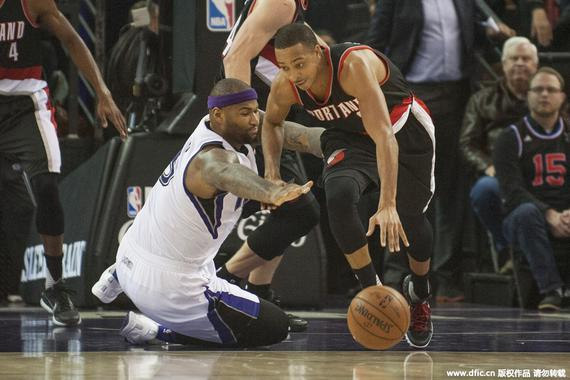 郭艾伦在对 郭艾伦在对