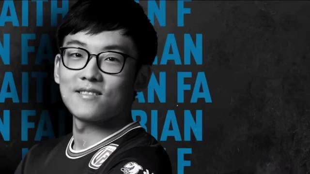 背身拿球虽 背身拿球虽